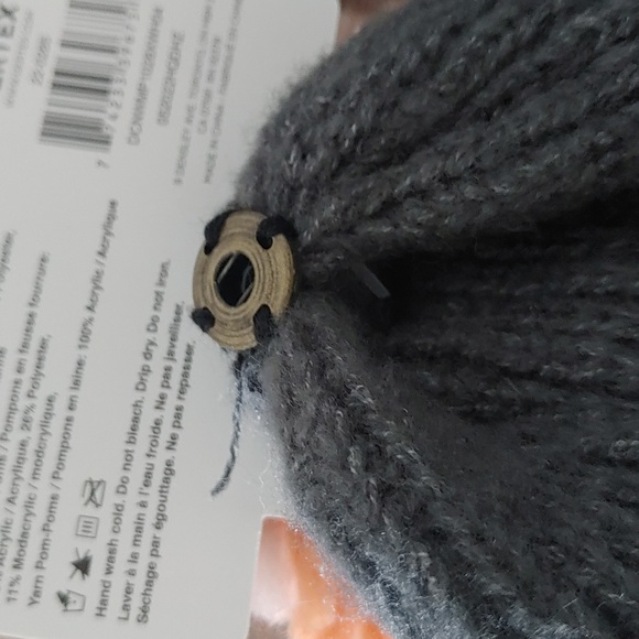 Pick-A-Pom Winter Toque NWT - Picture 3 of 4